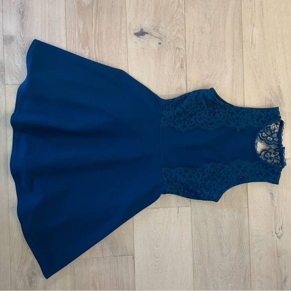 Dark blue Lulu’s dress size XS only worn once - Picture 2 of 4